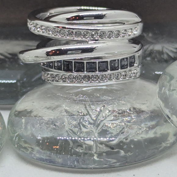 Swarovski Dynamic Crystal Ring - Picture 9 of 9